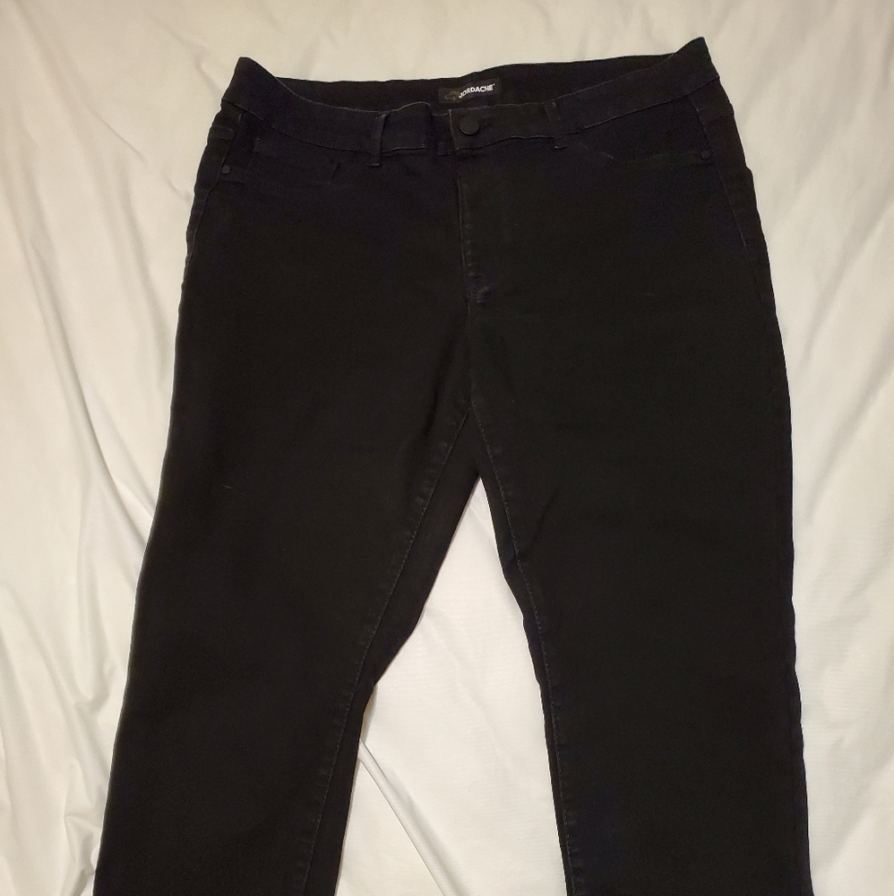 Jordache black capris